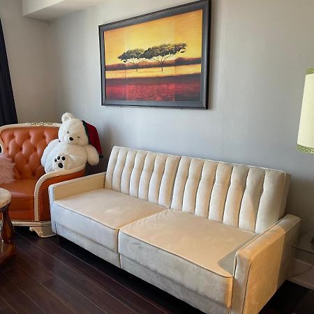 Luxury Condo With Cn Tower View Toronto Exteriör bild
