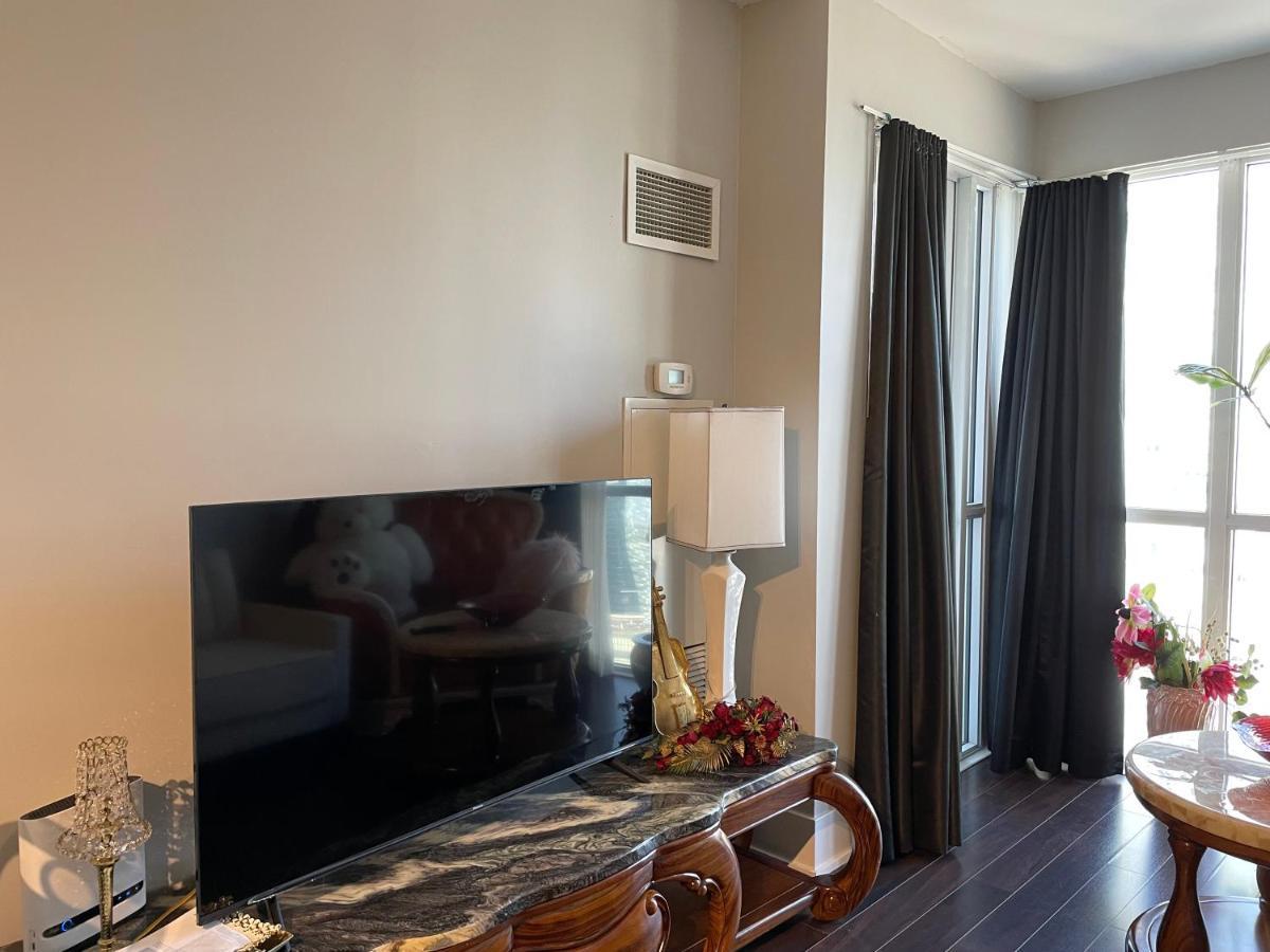 Luxury Condo With Cn Tower View Toronto Exteriör bild