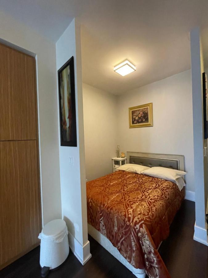 Luxury Condo With Cn Tower View Toronto Exteriör bild