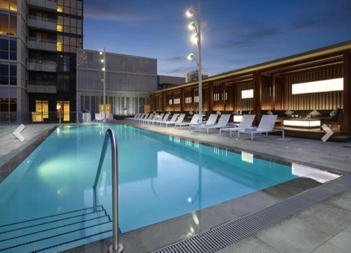 Luxury Condo With Cn Tower View Toronto Exteriör bild