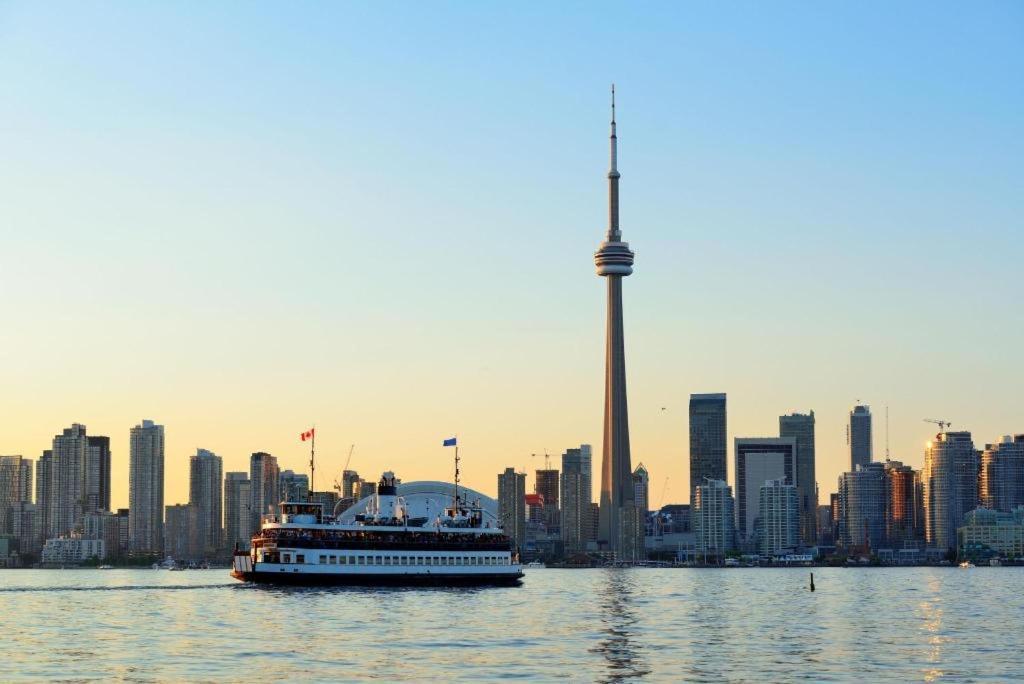 Luxury Condo With Cn Tower View Toronto Exteriör bild